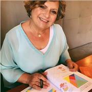 Sou professora e psicopedagoga,especialista em educação/aprendizagem, meu foco de ensino é a singularidade de cada aluno